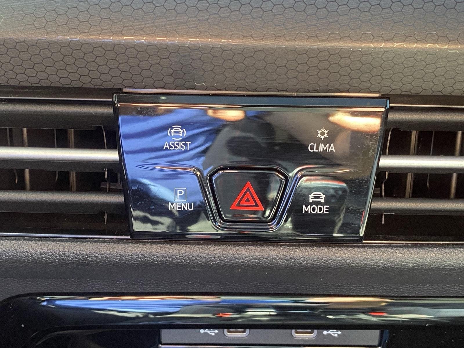 Used 2024 Volkswagen GTI SE FWD image 20