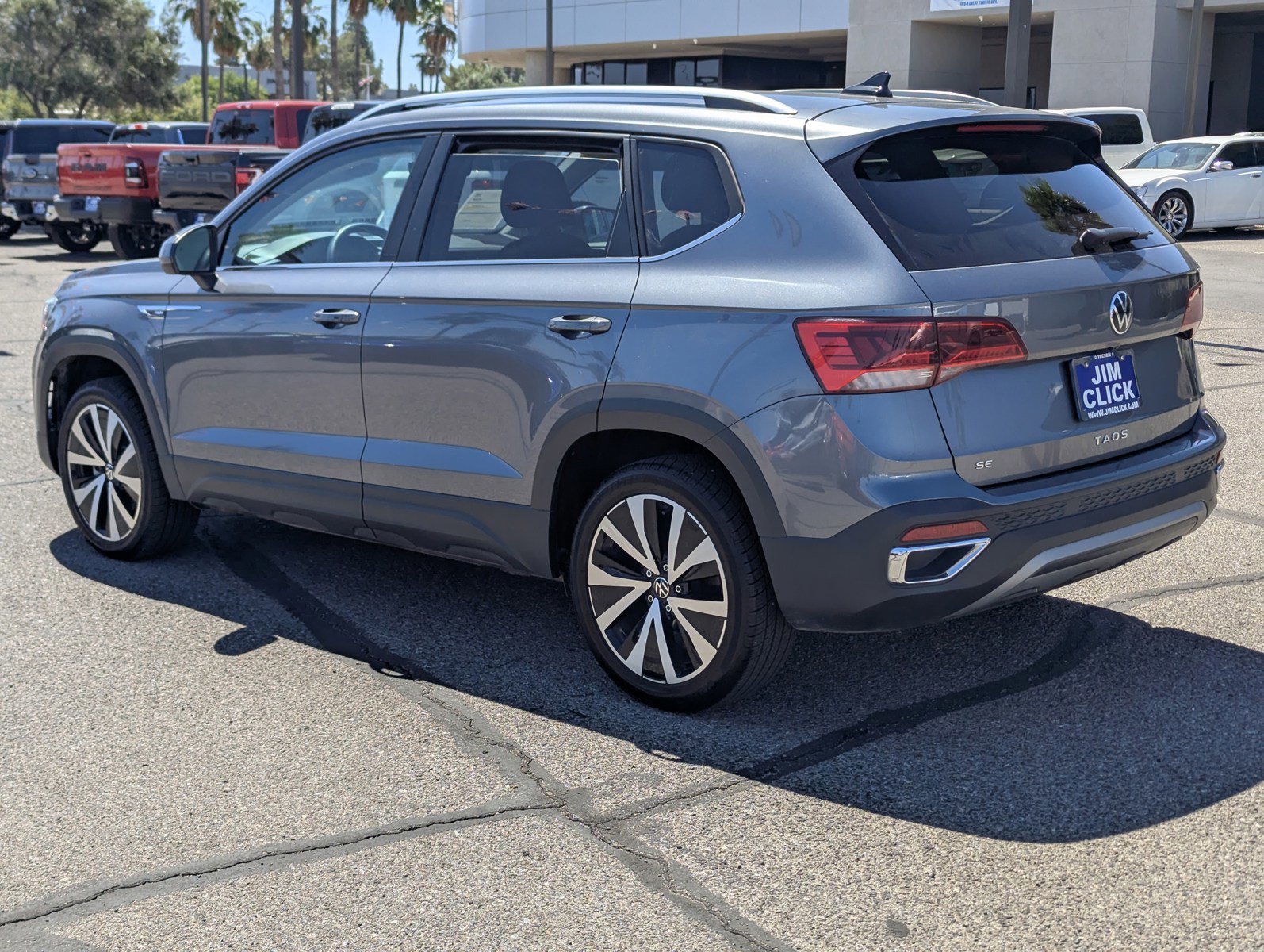 Used 2024 Volkswagen Taos SE FWD image 4
