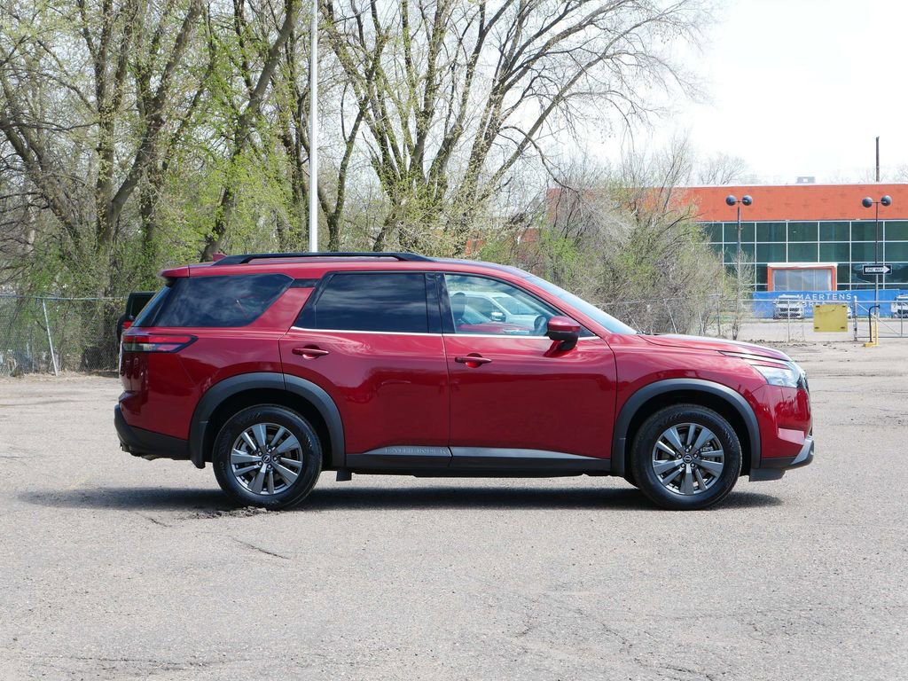 Used 2024 Nissan Pathfinder SV w/ SV Premium Package image 2