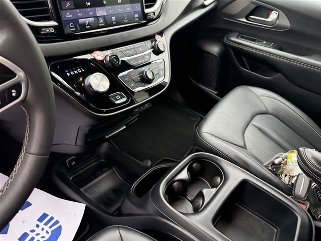 Used 2025 Chrysler Pacifica Select FWD image 19