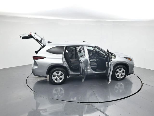 Used 2024 Toyota Highlander LE image 46