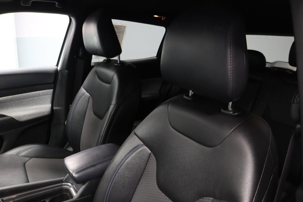 Used 2025 Jeep Compass Latitude image 25