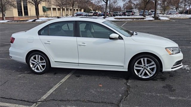 Used 2017 Volkswagen Jetta SEL image 2
