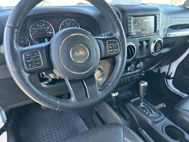 Used 2017 Jeep Wrangler Sahara w/ Connectivity Group AWD/4WD image 13