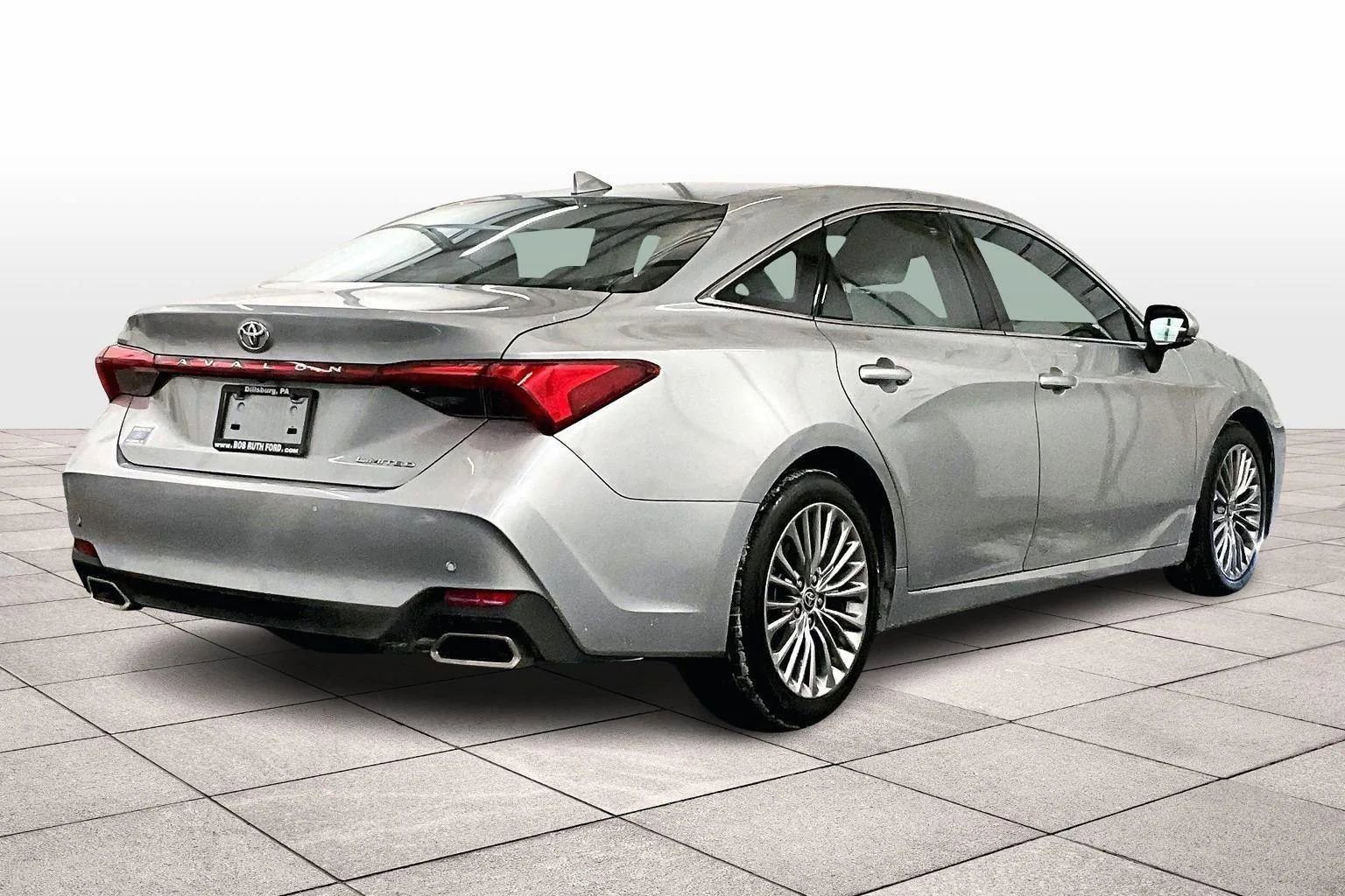 Used 2022 Toyota Avalon Limited w/ Advanced Safety Package image 11