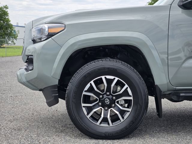 Used 2023 Toyota Tacoma TRD Sport w/ Technology Package RWD image 9