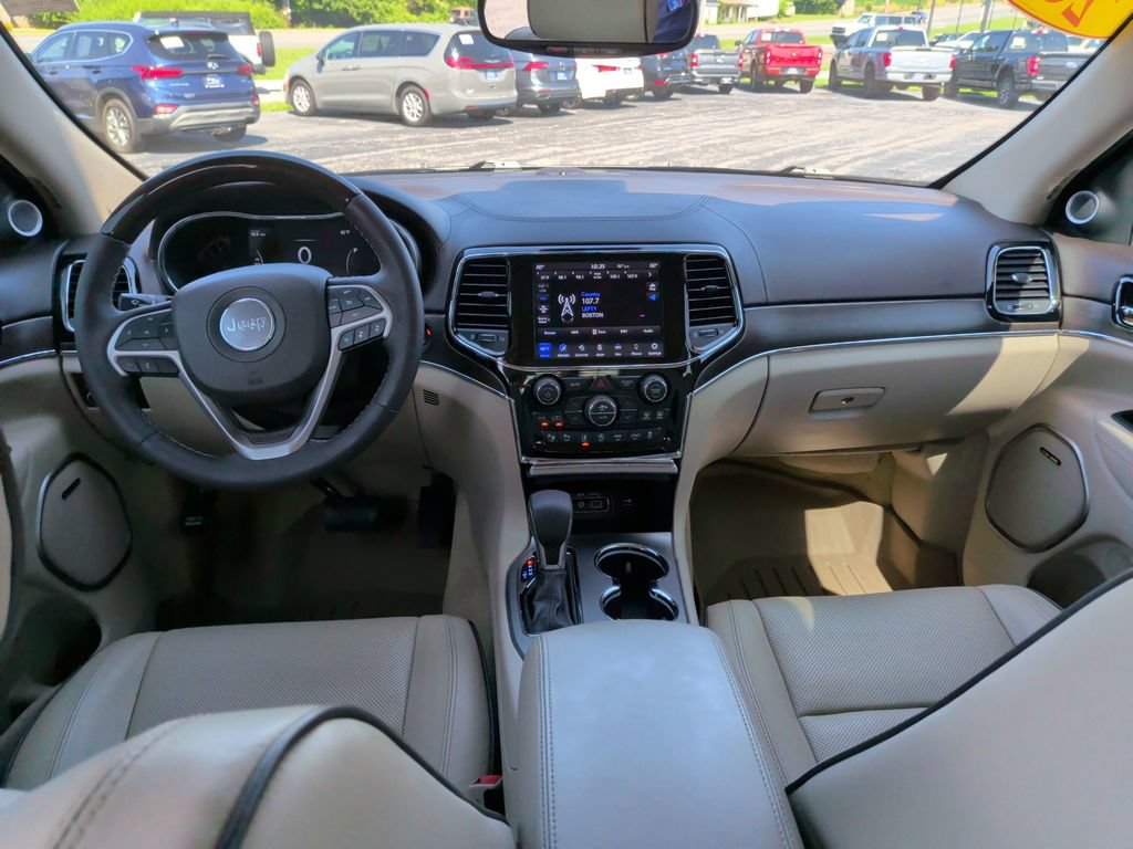 Used 2020 Jeep Grand Cherokee Overland AWD/4WD image 2