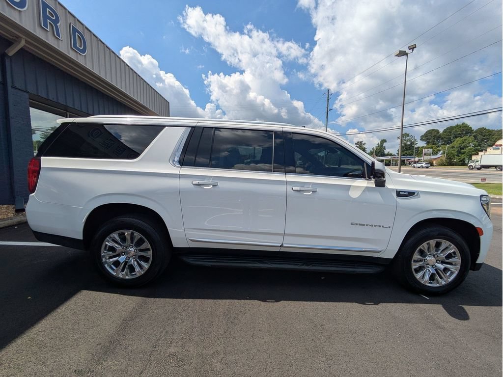 Used 2022 GMC Yukon XL Denali AWD/4WD image 4
