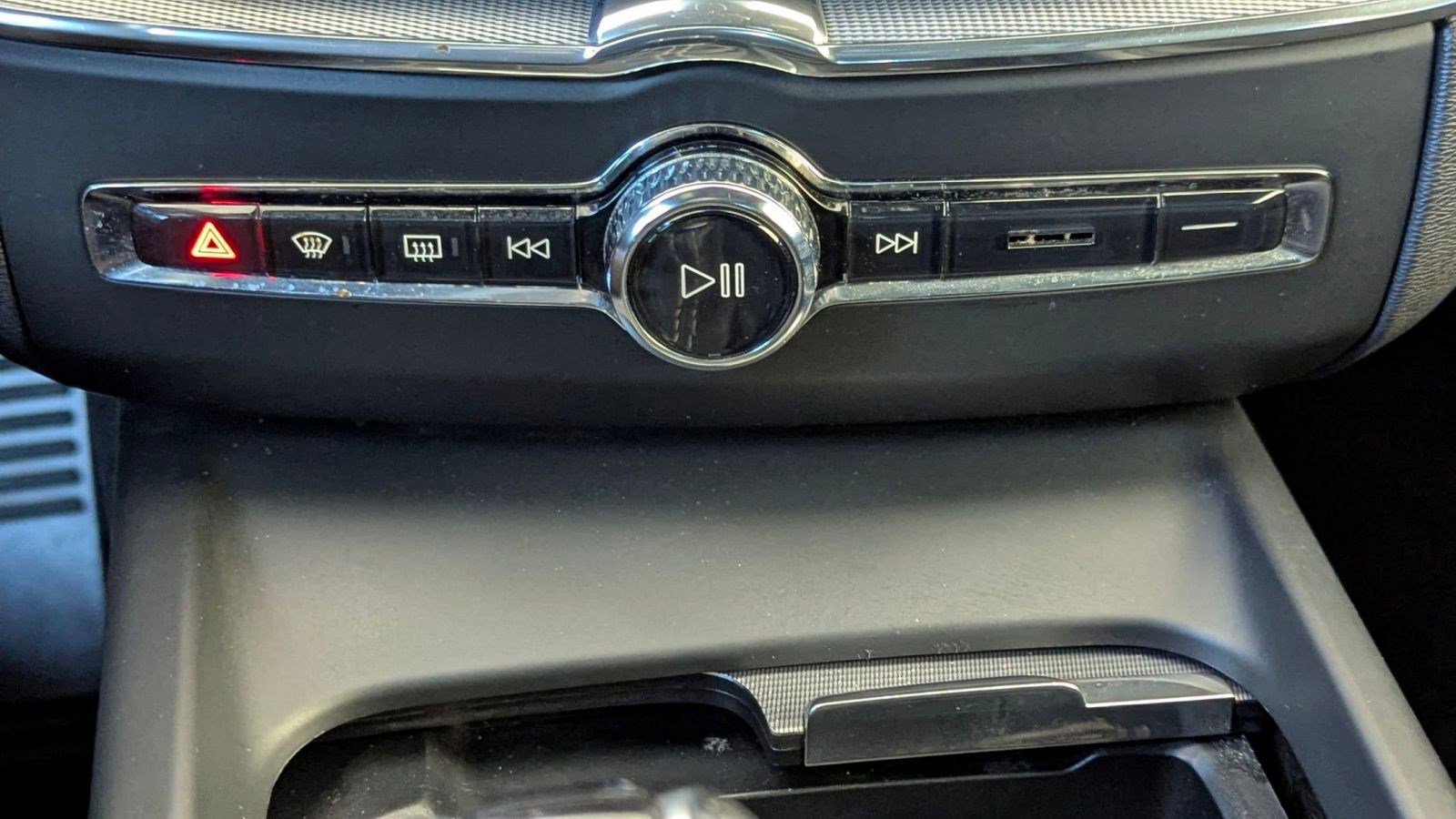 Used 2018 Volvo XC60 T6 R-Design w/ Convenience Package image 25