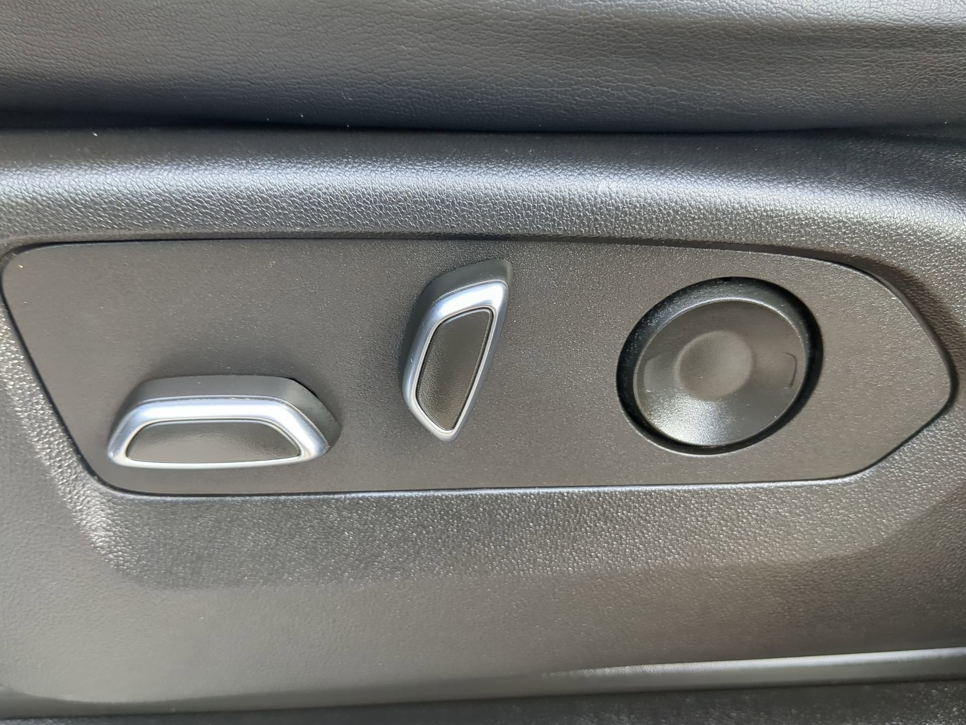 Used 2023 Cadillac Escalade Premium Luxury image 50