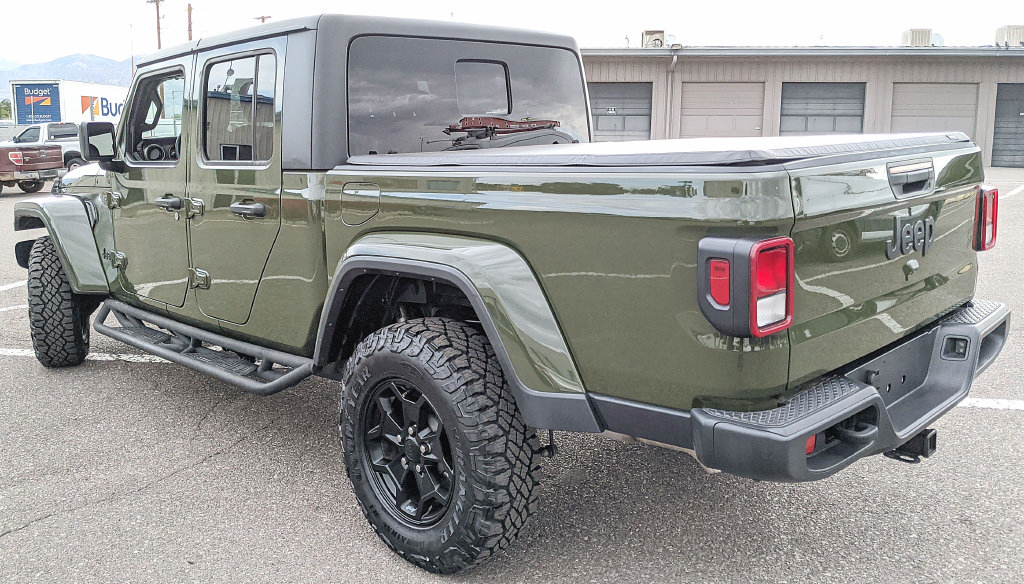 Used 2023 Jeep Gladiator Sport AWD/4WD image 4