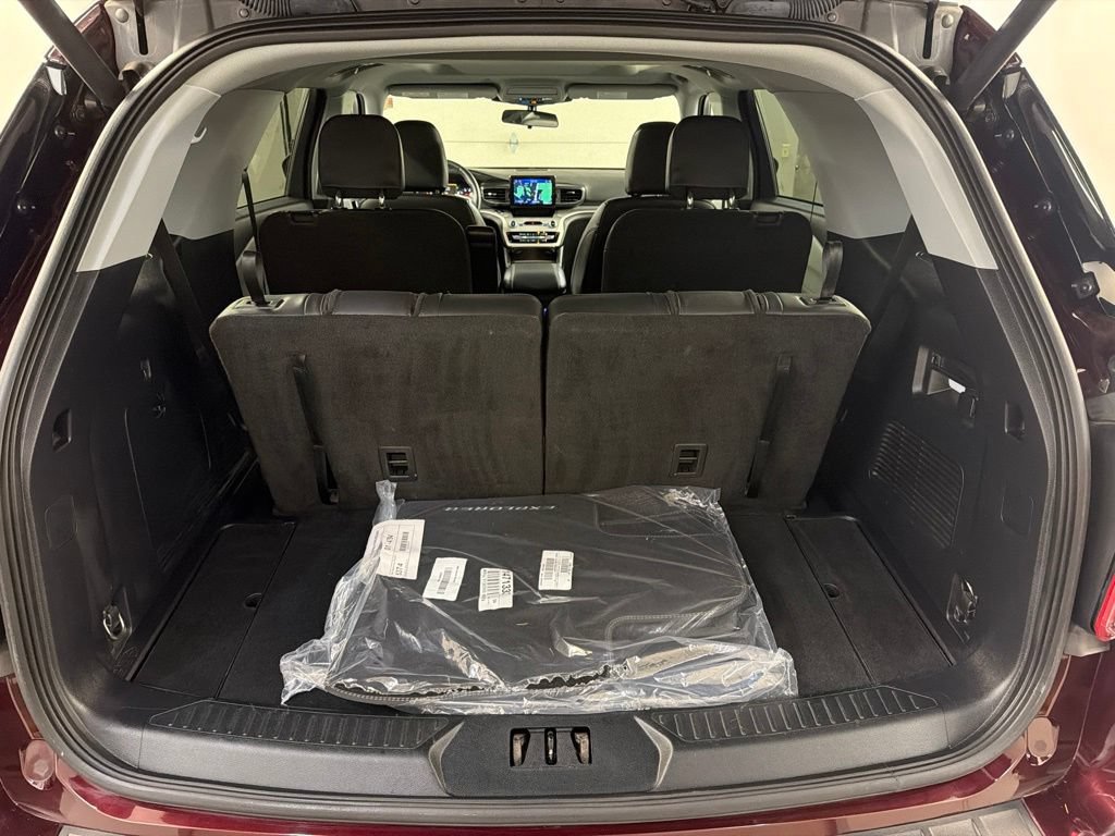 Certified 2022 Ford Explorer XLT w/ Equipment Group 202A AWD/4WD image 37