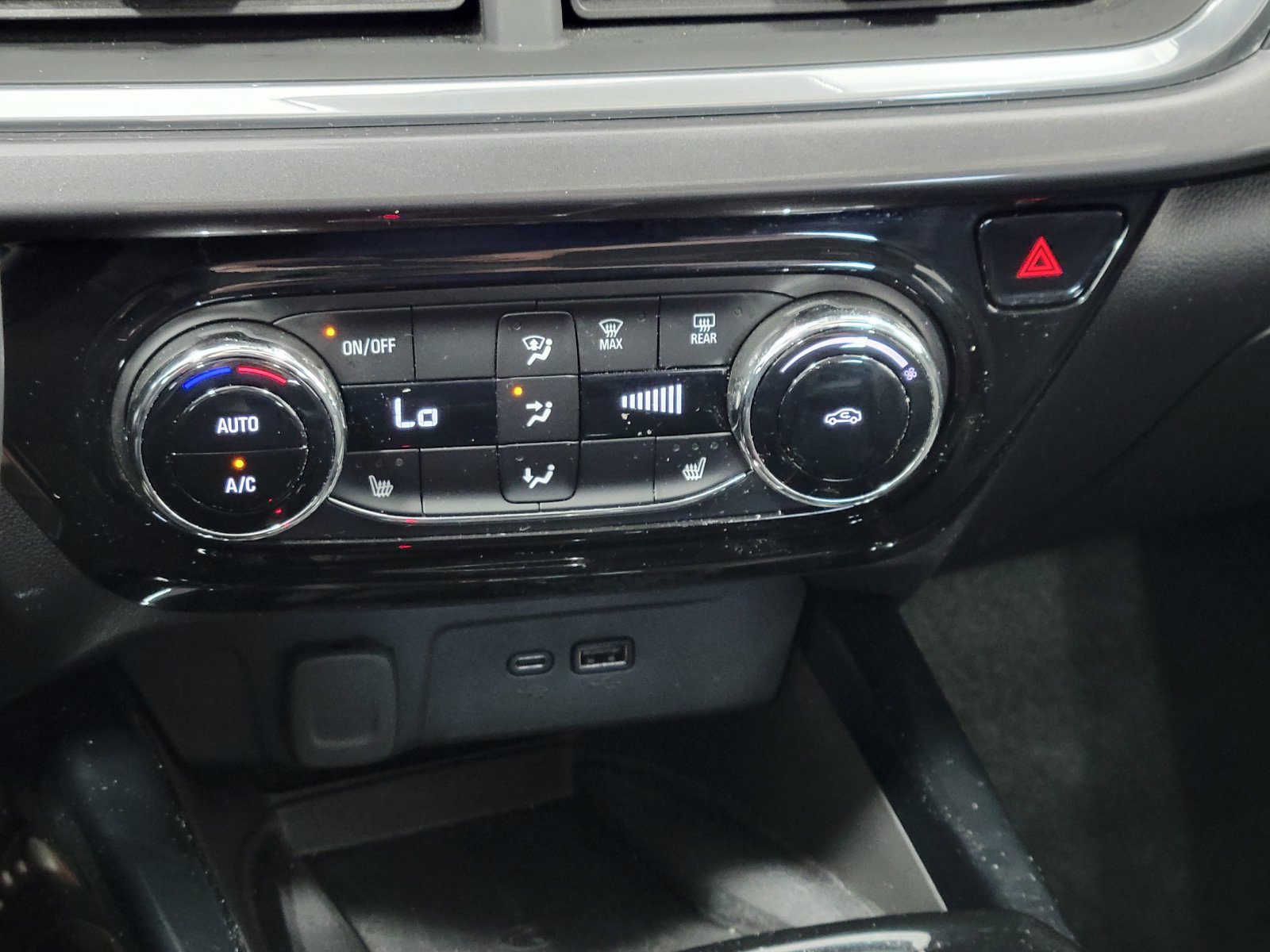 Used 2024 Chevrolet Trax ACTIV w/ Sunroof Package FWD image 22