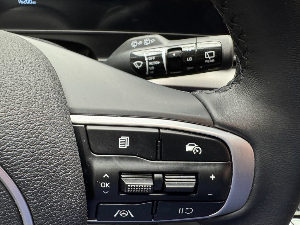 Used 2025 Kia Sportage EX FWD image 15