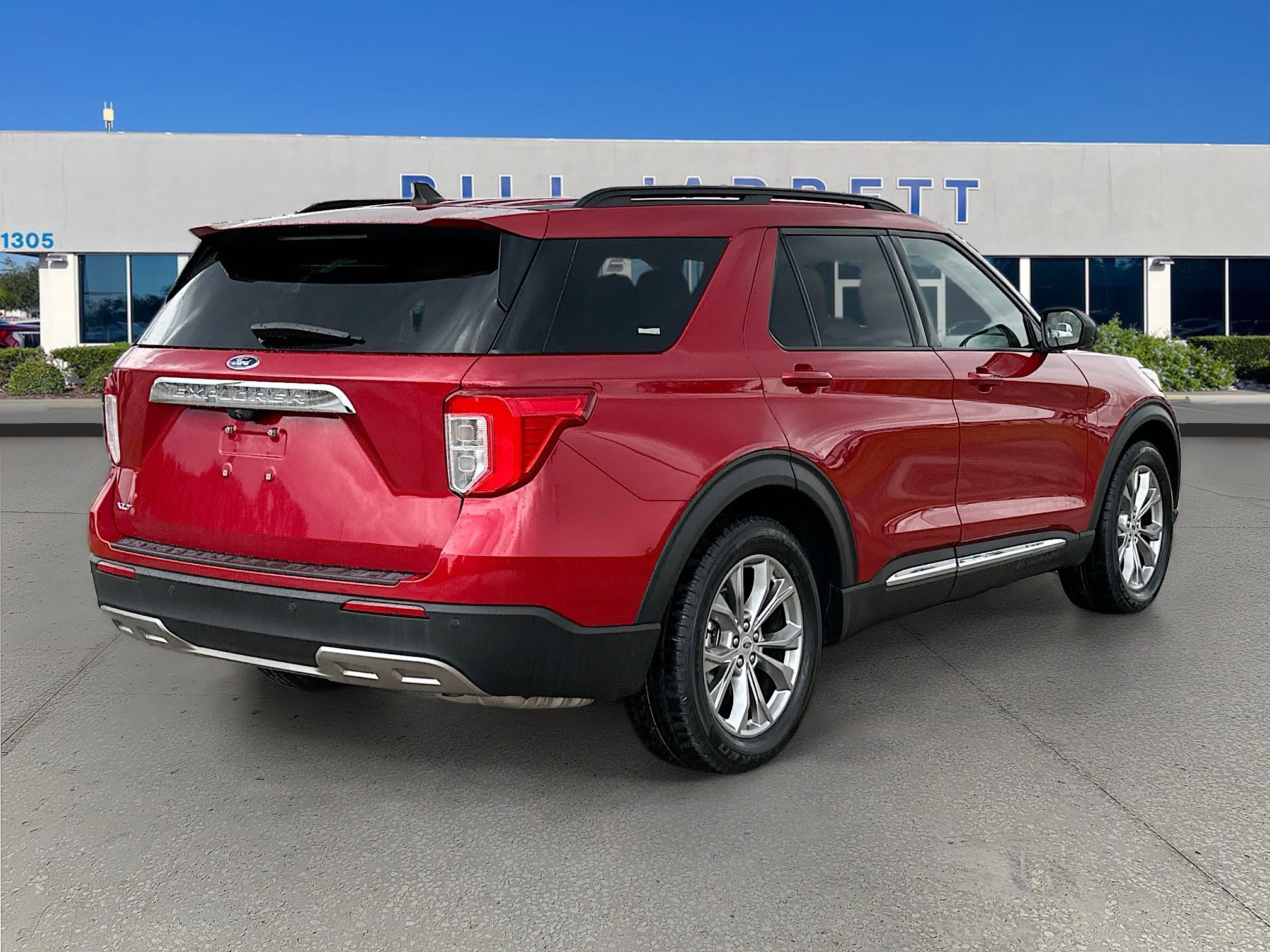 Certified 2022 Ford Explorer XLT w/ Equipment Group 202A RWD image 7