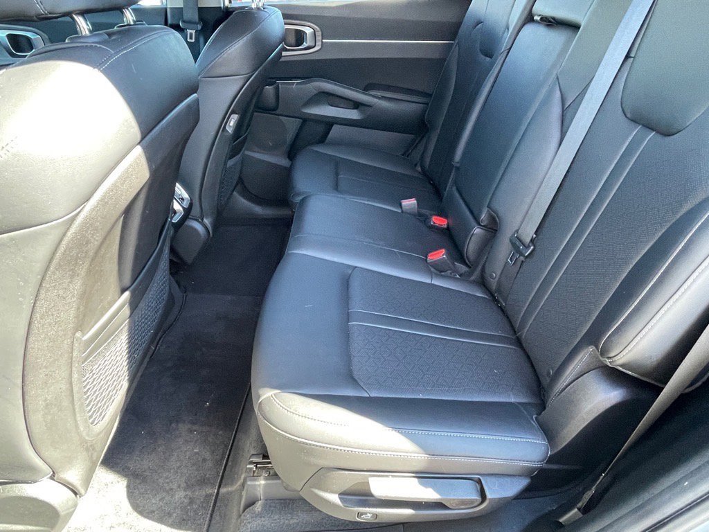 Used 2022 Kia Sorento S image 13