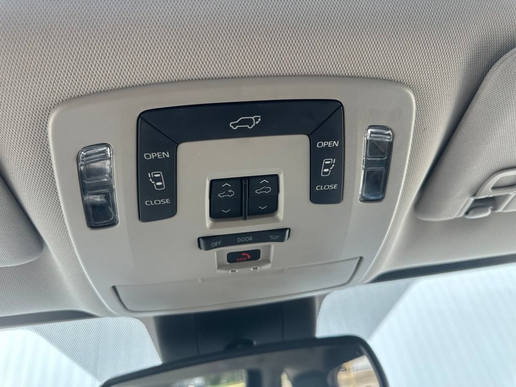 Used 2021 Toyota Sienna XLE w/ XLE Plus Package FWD image 40