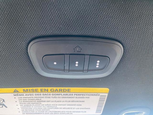 Used 2025 Chrysler Pacifica Limited image 25