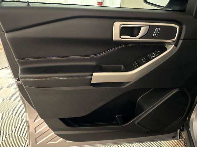 Certified 2022 Ford Explorer XLT RWD image 16