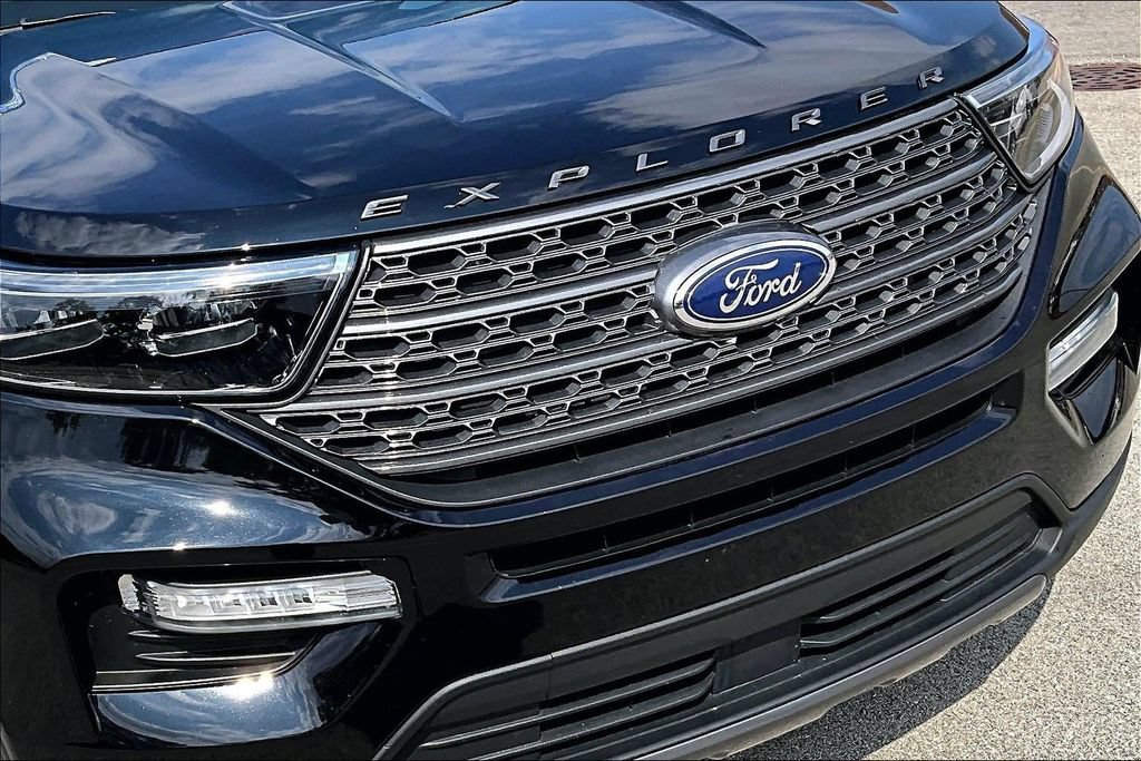 Certified 2022 Ford Explorer XLT w/ Equipment Group 202A AWD/4WD image 31