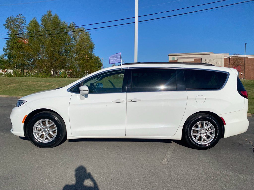 Used 2022 Chrysler Pacifica Touring-L FWD image 4
