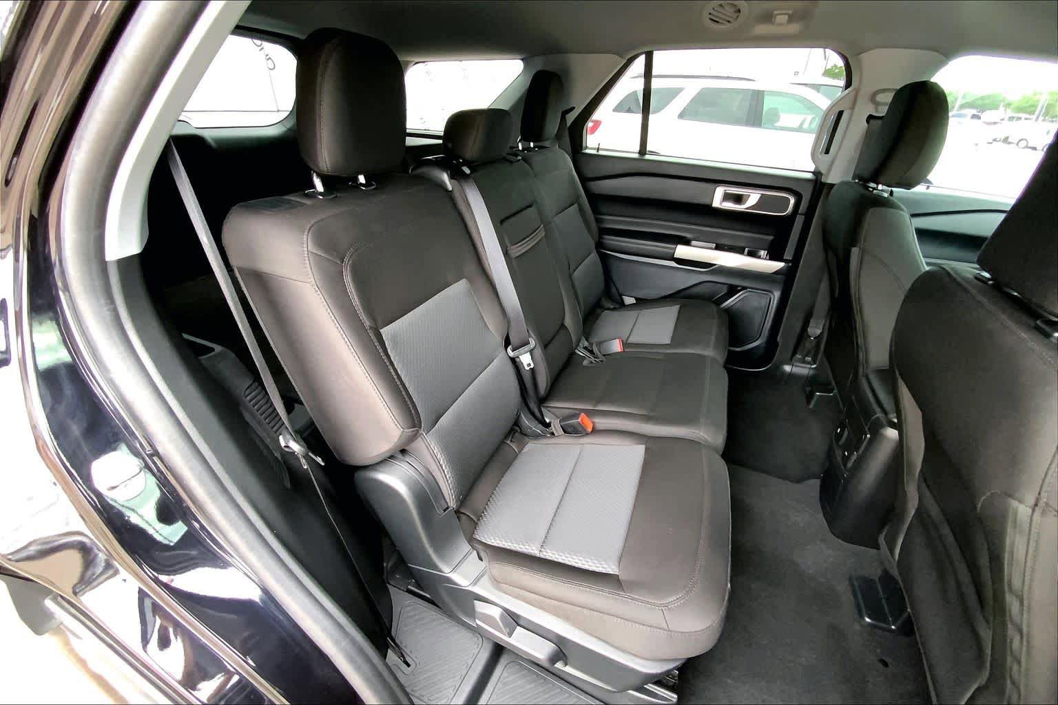 Certified 2024 Ford Explorer XLT RWD image 20