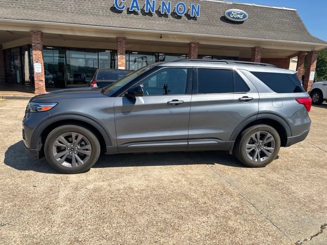 Certified 2022 Ford Explorer XLT w/ Equipment Group 202A AWD/4WD image 2