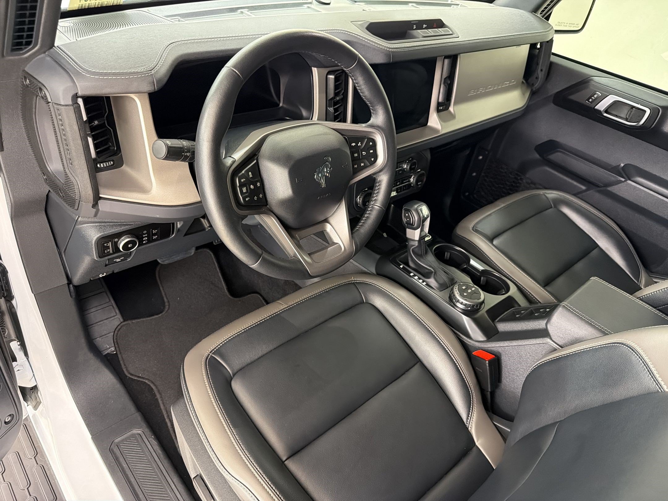 Certified 2025 Ford Bronco Outer Banks AWD/4WD image 4