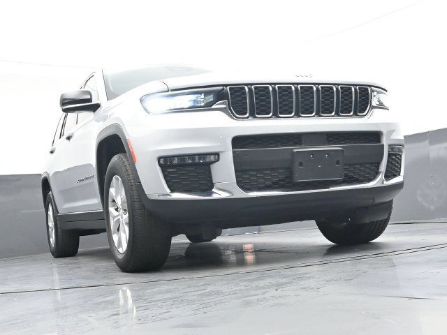 Used 2023 Jeep Grand Cherokee L Limited AWD/4WD image 40