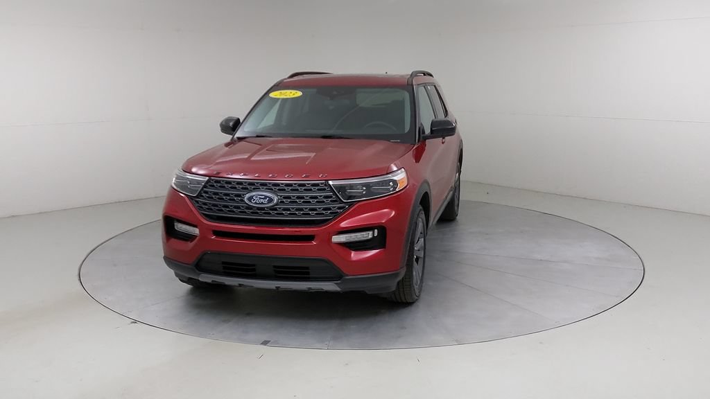 Certified 2023 Ford Explorer XLT w/ Equipment Group 202A AWD/4WD image 9