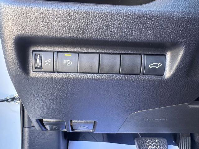 Used 2019 Toyota RAV4 XLE w/ Convenience Package FWD image 18