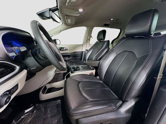 Used 2023 Chrysler Pacifica Touring-L FWD image 12