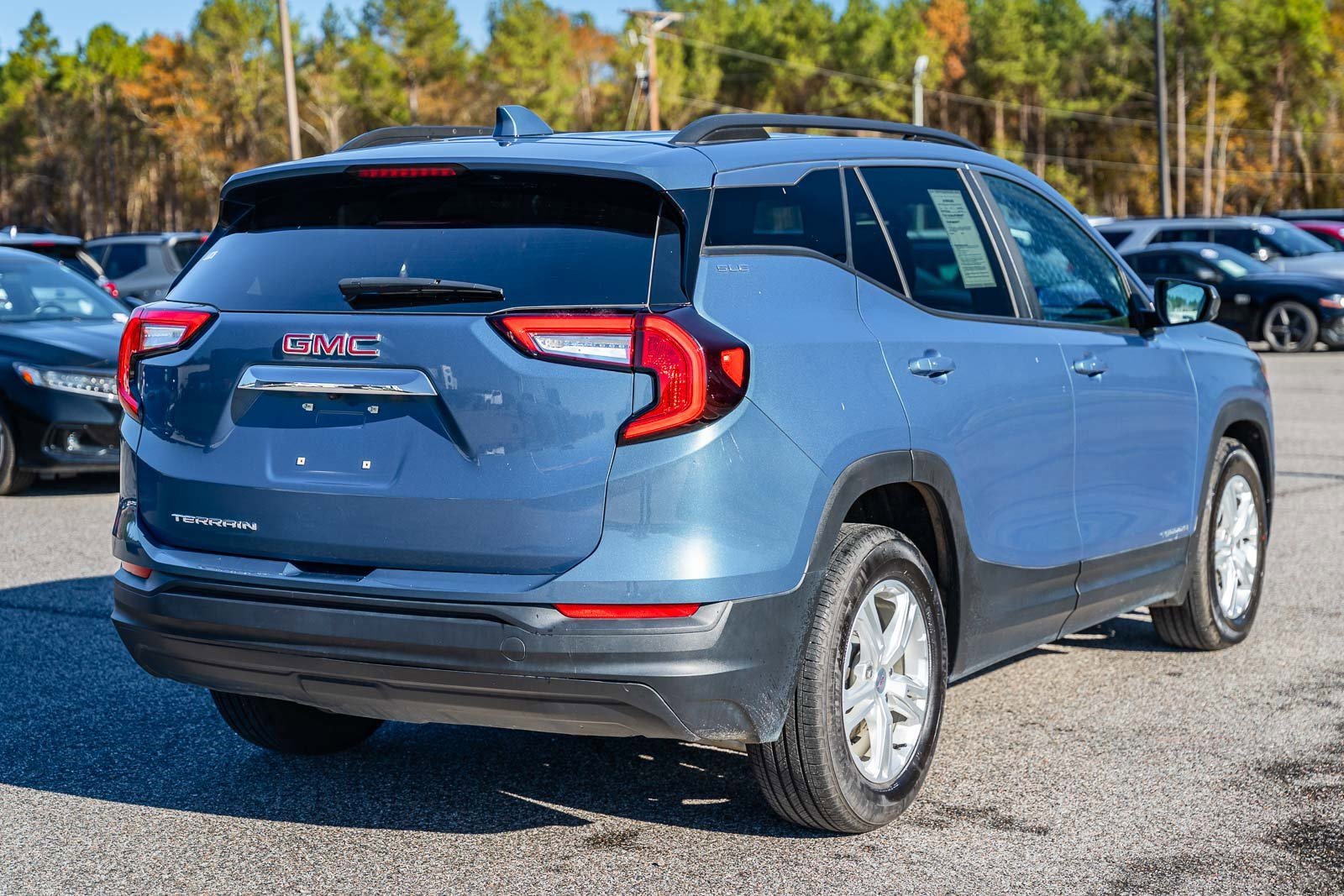 Used 2024 GMC Terrain SLE w/ Driver Convenience Package image 5