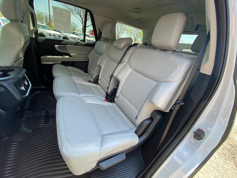 Certified 2025 Ford Expedition Platinum AWD/4WD image 32