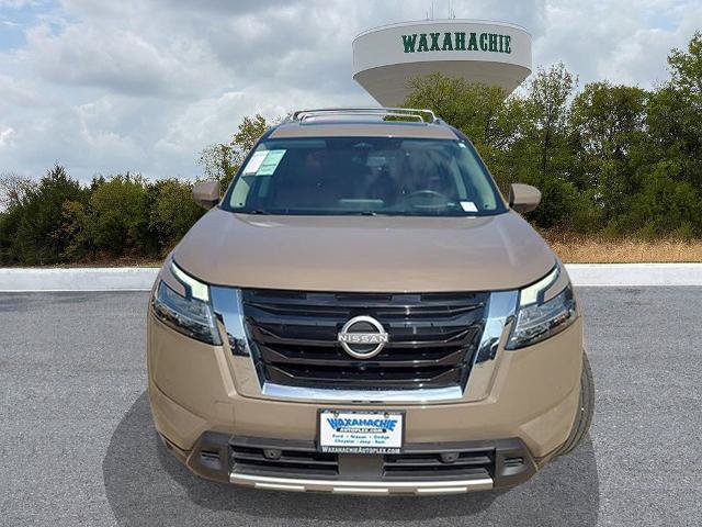 Used 2023 Nissan Pathfinder Platinum FWD image 2