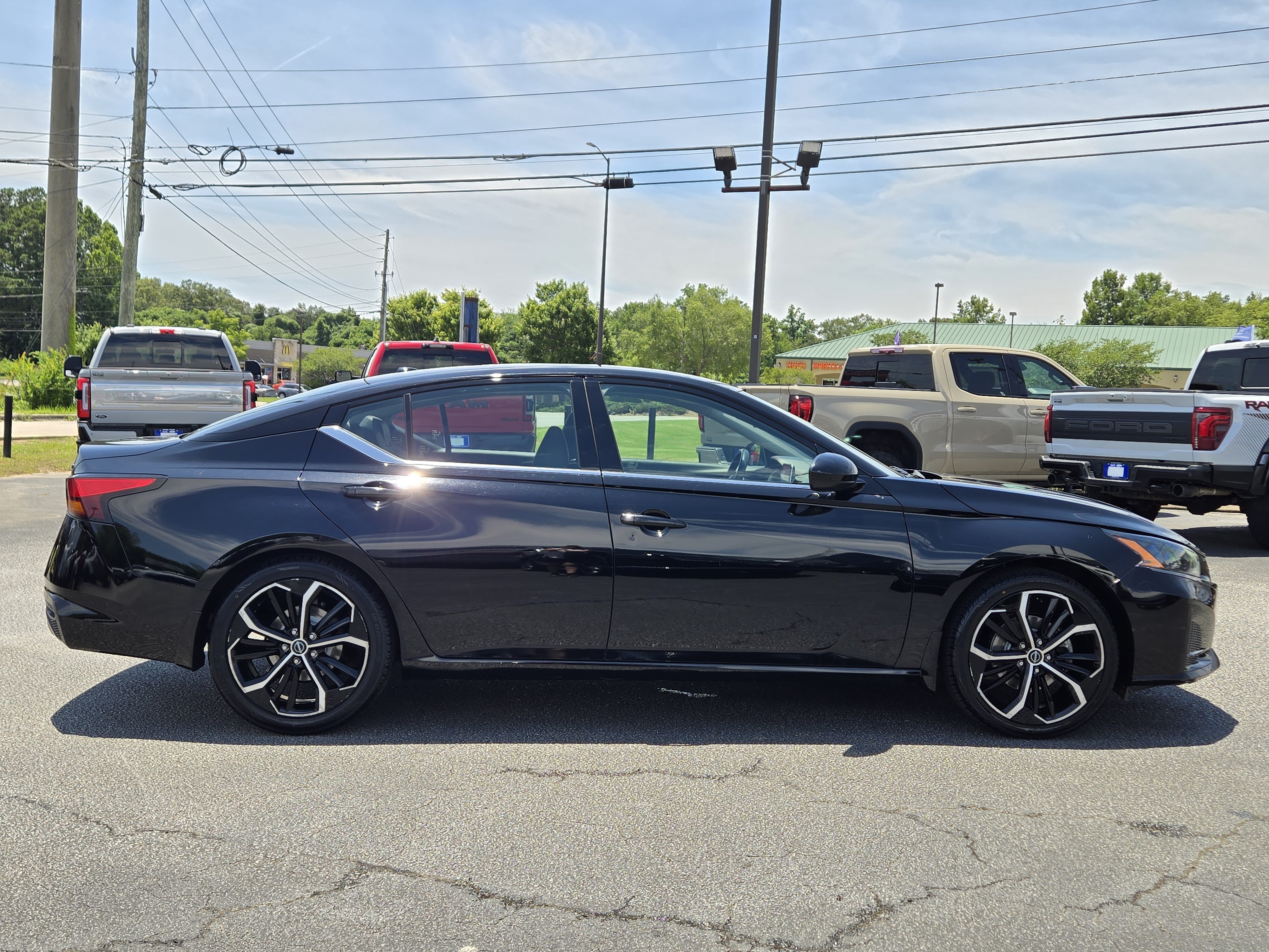 Used 2024 Nissan Altima 2.5 SR FWD image 7