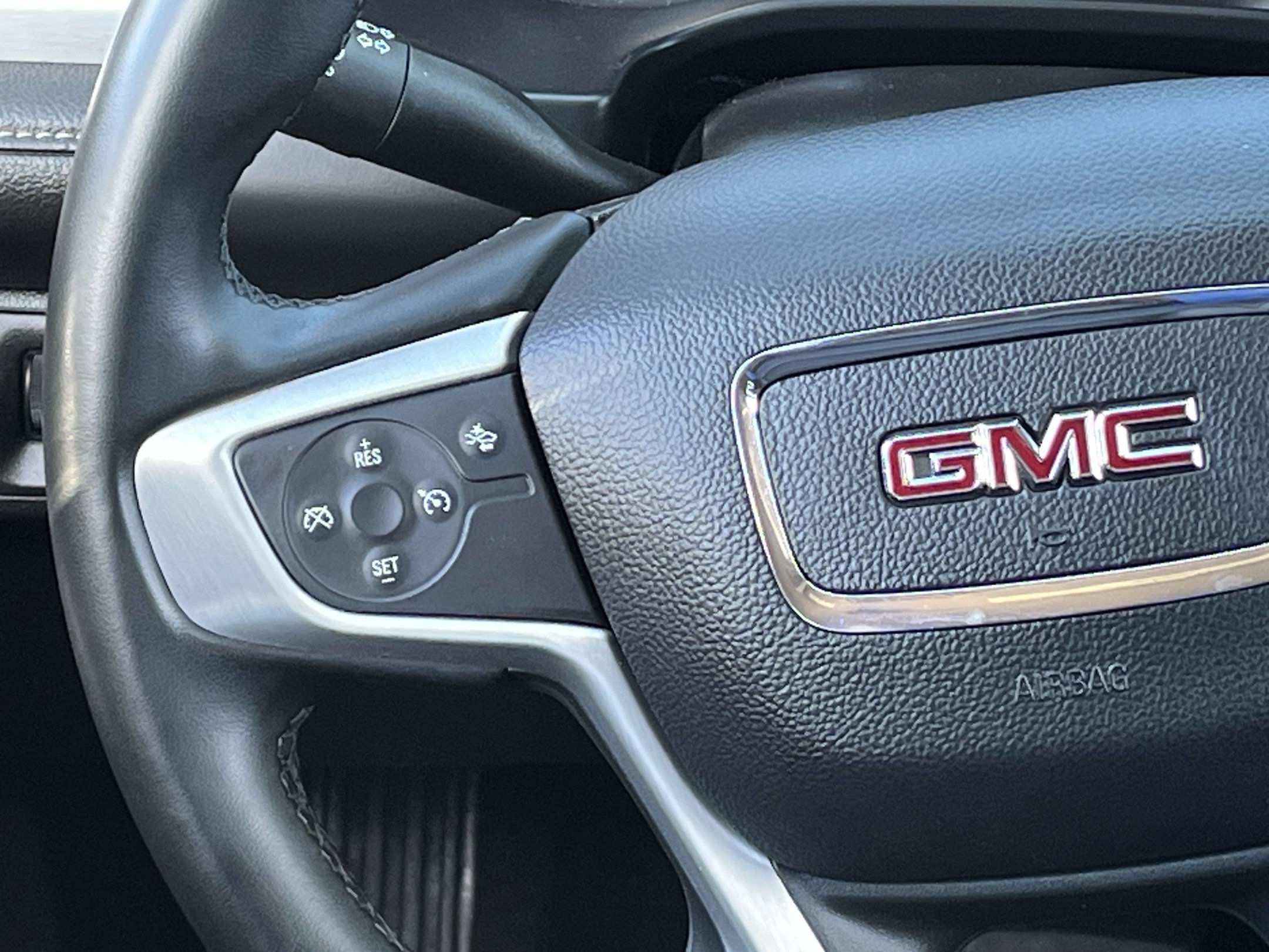 Used 2023 GMC Acadia SLT FWD image 14