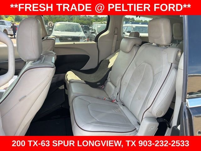 Used 2017 Chrysler Pacifica Limited FWD image 6
