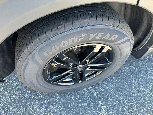 Certified 2022 Ford Explorer XLT w/ Equipment Group 202A AWD/4WD image 19