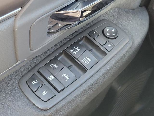 Used 2022 RAM 1500 Classic SLT image 24