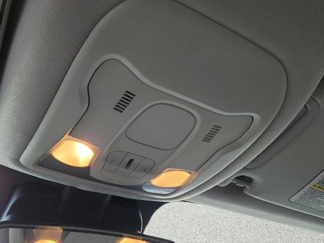 Used 2017 Jeep Renegade Latitude FWD image 19