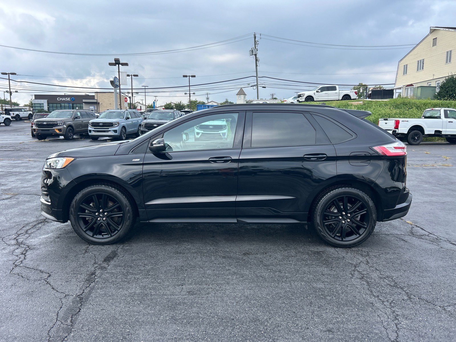Certified 2020 Ford Edge ST-Line w/ Cold Weather Package AWD/4WD image 4