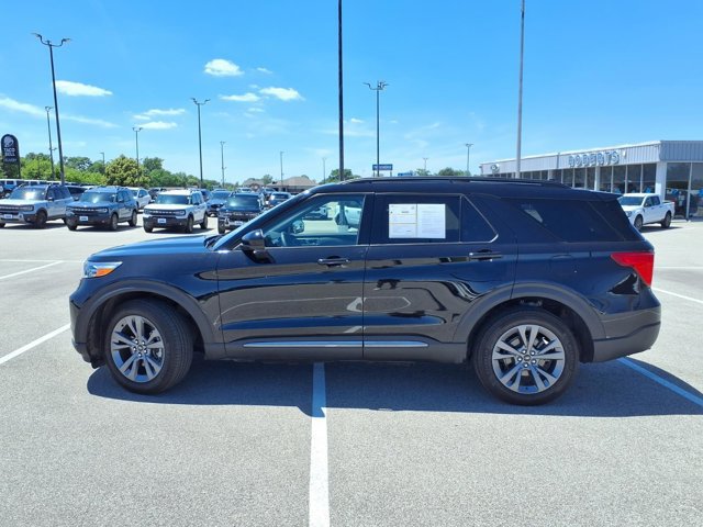 Certified 2024 Ford Explorer XLT w/ Equipment Group 202A AWD/4WD image 2