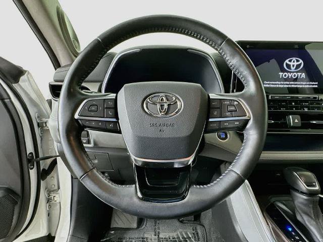 Used 2021 Toyota Highlander Limited FWD image 16
