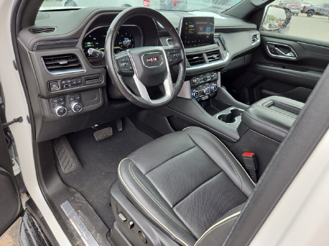 Used 2022 GMC Yukon SLT w/ SLT Premium Package AWD/4WD image 11