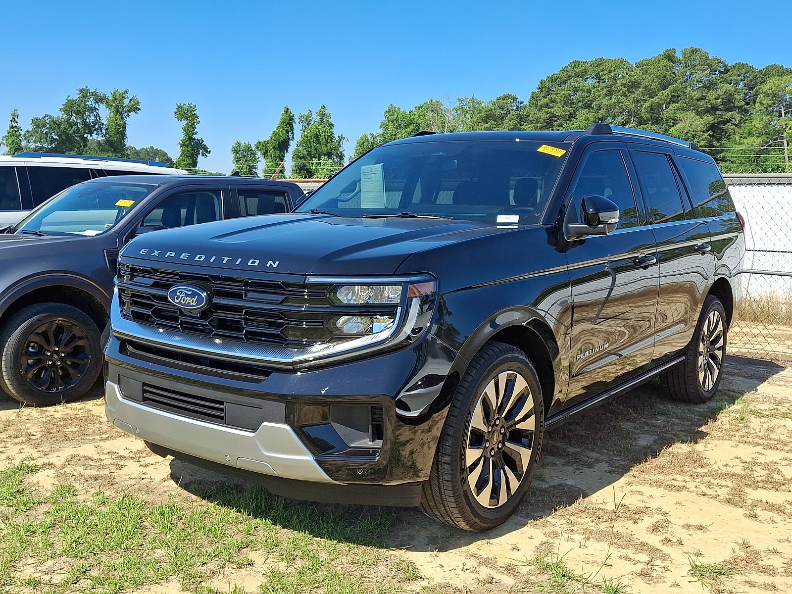 Certified 2025 Ford Expedition Platinum w/ Driver's Package AWD/4WD image 3