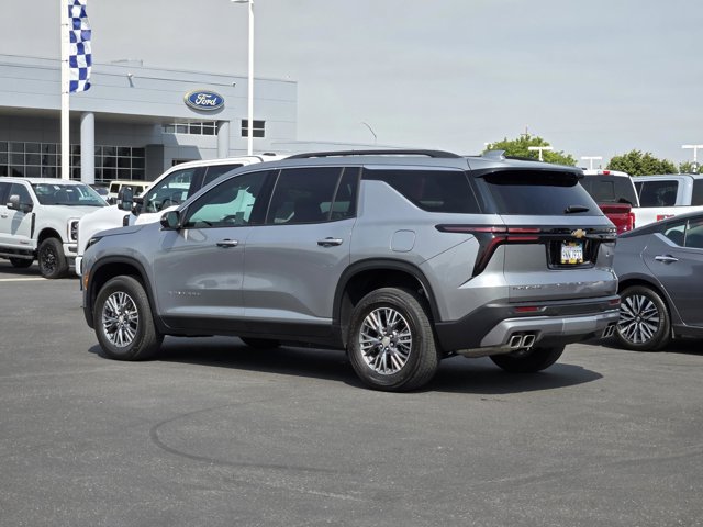 Used 2024 Chevrolet Traverse LT FWD image 8