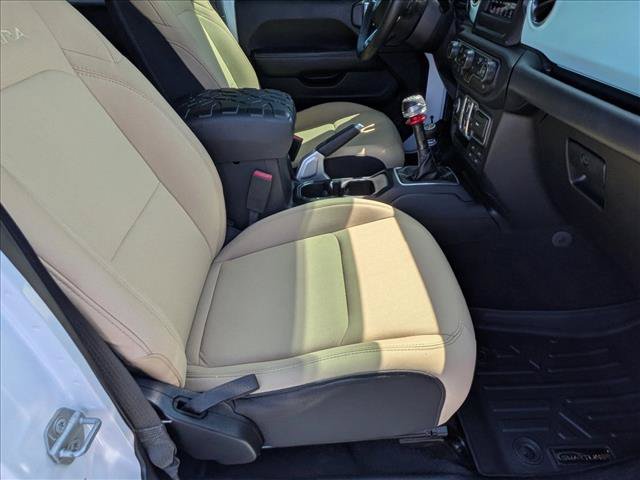 Used 2018 Jeep Wrangler Unlimited Sahara AWD/4WD image 19