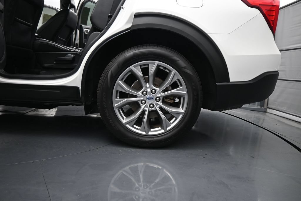 Certified 2021 Ford Explorer XLT w/ Equipment Group 202A RWD image 19