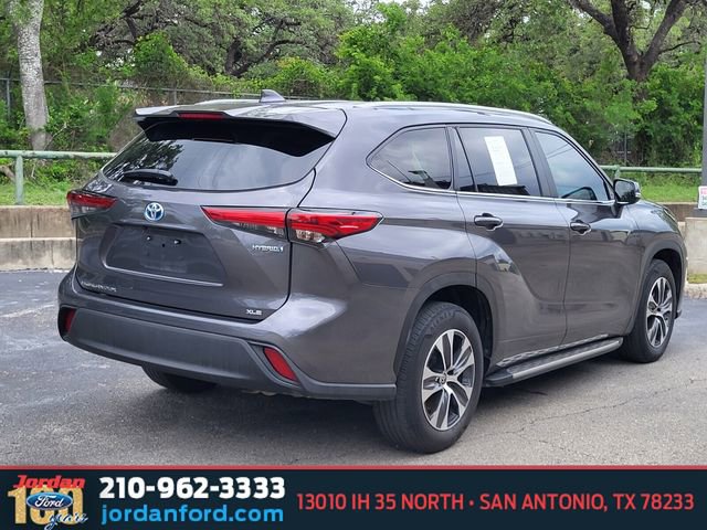 Used 2023 Toyota Highlander XLE FWD image 5